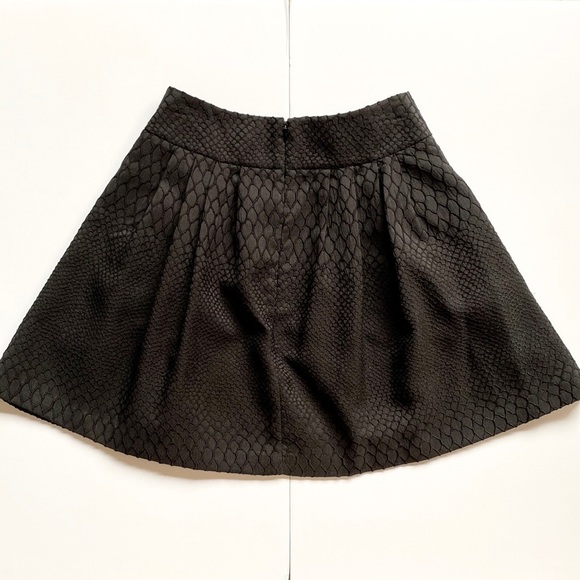 Jennifer Lopez Textured Black Skirt Sz 2 - Picture 5 of 9